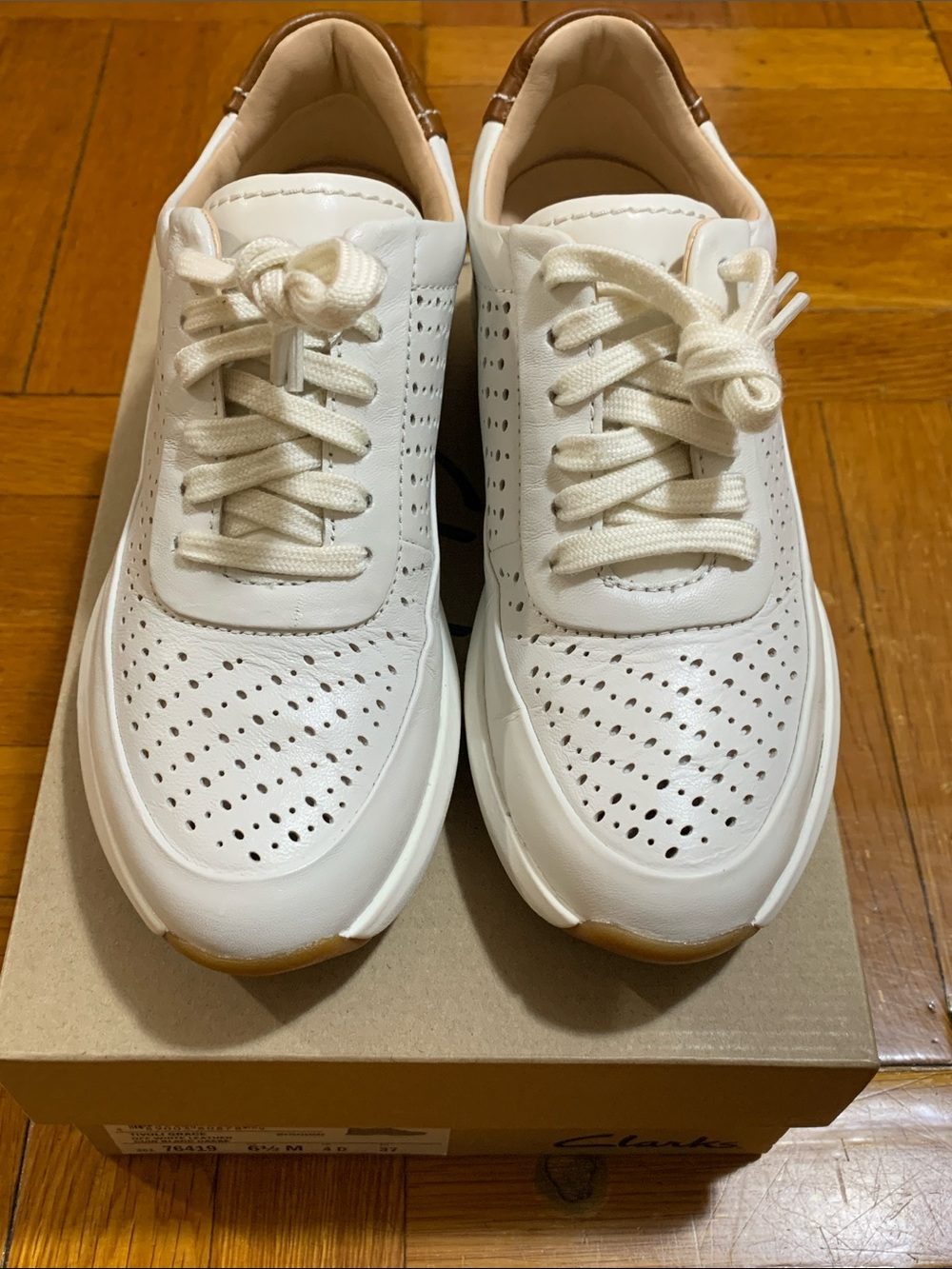 Clarks Tivoli Grace Women’s Sneaker Size 6.5